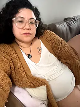 Snapshot of VanesssaMilf_ chatting on 02/09/26, 03:49 VanesssaMilf online show from 02/09/26, 03:49