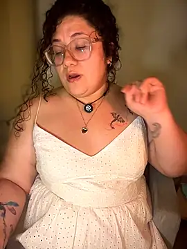 Snapshot of VanesssaMilf_ chatting on 02/13/26, 02:18 VanesssaMilf online show from 02/13/26, 02:18