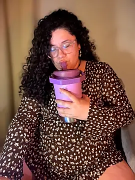 Snapshot of VanesssaMilf_ chatting on 02/14/26, 11:12 VanesssaMilf online show from 02/14/26, 11:12