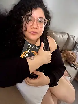 Snapshot of VanesssaMilf_ chatting on 02/17/26, 12:34 VanesssaMilf online show from 02/17/26, 12:34