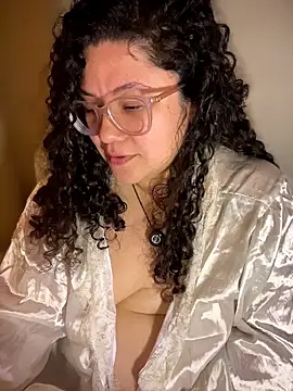 Snapshot of VanesssaMilf_ chatting on 02/20/26, 06:26 VanesssaMilf online show from 02/20/26, 06:26