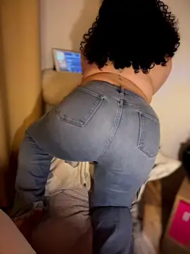 Snapshot of VanesssaMilf_ chatting on 02/22/26, 02:56 VanesssaMilf online show from 02/22/26, 02:56