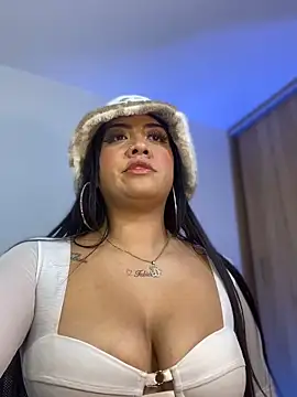 yeniffer valens online show from 12/14/25, 07:58