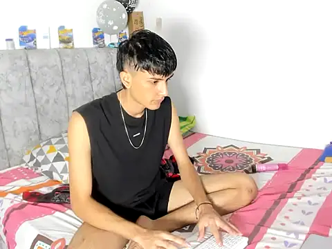 Snapshot of Andycillo chatting on 12/15/25, 01:21 Andycillo online show from 12/15/25, 01:21