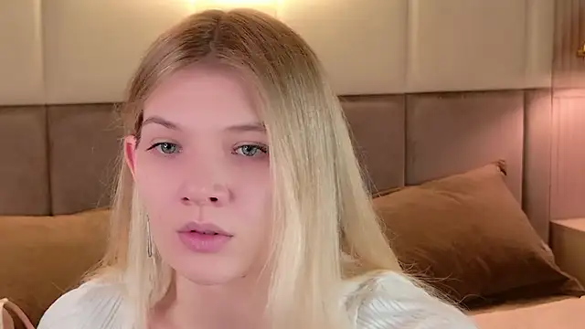 Vivien Hans online show from 04/20/26, 08:32