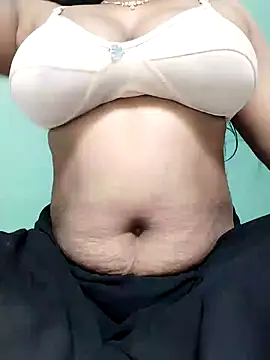 Snapshot of Uma-2 chatting on 12/22/25, 04:31 Uma-2 online show from 12/22/25, 04:31