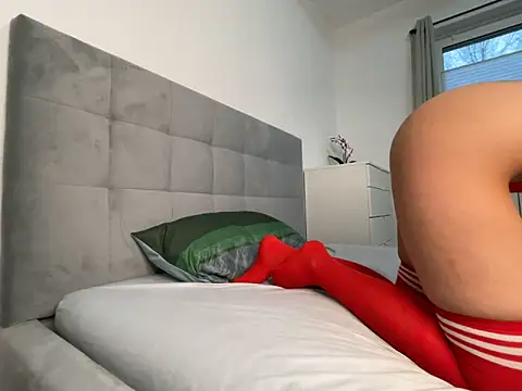 Carlycrush  online show from 04/17/26, 06:00