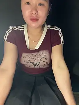 Snapshot of Lylyk2 chatting on 12/15/25, 11:14 Lylyk2 online show from 12/15/25, 11:14