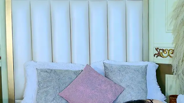 NinnaPiers online show from 02/25/26, 11:42