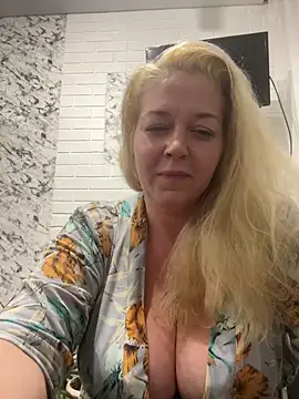 JenniferCarmen online show from 12/16/25, 11:59