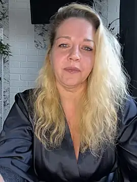 JenniferCarmen online show from 04/15/26, 07:04