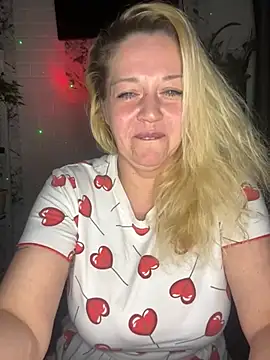 JenniferCarmen online show from 04/15/26, 07:58