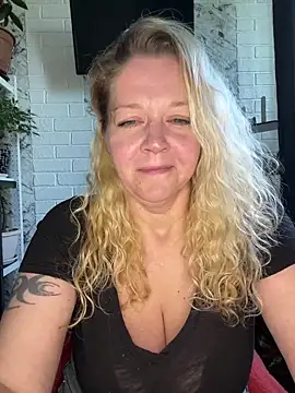 JenniferCarmen online show from 05/25/26, 07:47