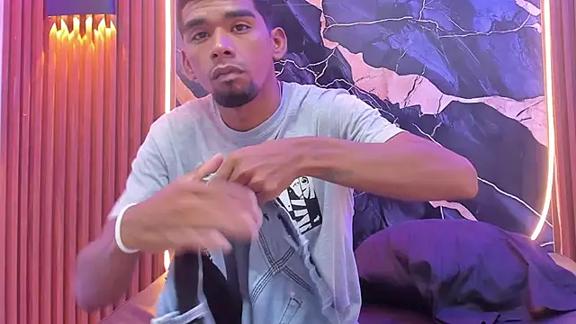 Snapshot of Jhon_Hot21Sexx chatting on 12/16/25, 01:38 Jhon Hot21Sexx online show from 12/16/25, 01:38