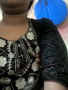 Snapshot of Nayanthitha chatting on 12/21/25, 02:57 Nayanthitha online show from 12/21/25, 02:57