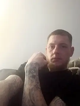 Snapshot of aboogie0420 chatting on 12/14/25, 01:33 aboogie0420 online show from 12/14/25, 01:33