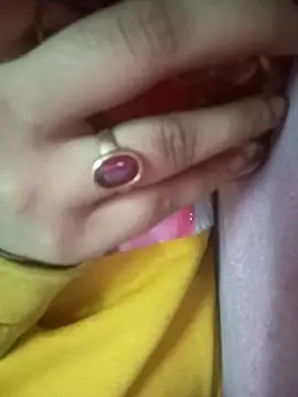 Snapshot of pihuu1313 chatting on 03/10/26, 04:45 pihuu1313 online show from 03/10/26, 04:45