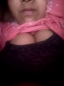 Snapshot of pihuu1313 chatting on 03/16/26, 10:41 pihuu1313 online show from 03/16/26, 10:41