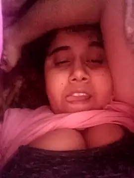 Snapshot of pihuu1313 chatting on 03/21/26, 11:37 pihuu1313 online show from 03/21/26, 11:37