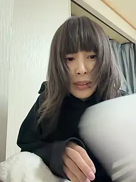 Snapshot of M_Lize chatting on 12/14/25, 11:37 M Lize online show from 12/14/25, 11:37