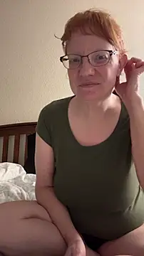 Snapshot of Lenaravenswood chatting on 12/15/25, 07:34 Lenaravenswood online show from 12/15/25, 07:34