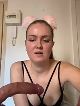 Snapshot of Vikml166 chatting on 02/22/26, 01:31 Vikml166 online show from 02/22/26, 01:31