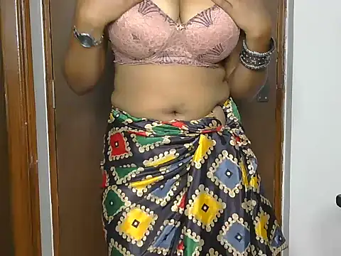 Snapshot of Navya_Verma chatting on 12/14/25, 05:18 Navya Verma online show from 12/14/25, 05:18