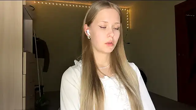 ZaidaSchwarten online show from 02/02/26, 05:44