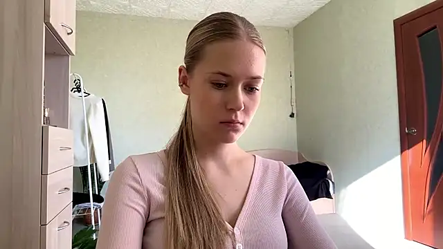 ZaidaSchwarten online show from 04/18/26, 02:10