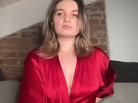 Snapshot of Heiva01 chatting on 12/15/25, 03:27 Heiva01 online show from 12/15/25, 03:27