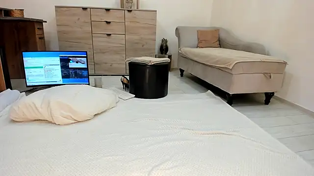 classy medea online show from 04/21/26, 02:51