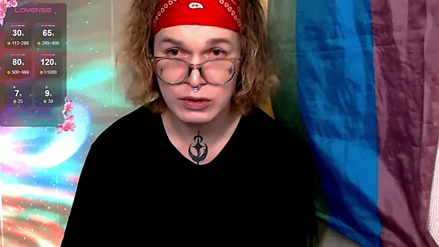 Snapshot of Steve_q chatting on 12/17/25, 06:47 Steve q online show from 12/17/25, 06:47