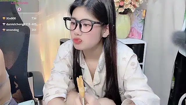 Yvonne-07 online show from 12/15/25, 01:54