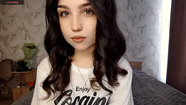 Qwami Amie online show from 04/22/26, 06:49