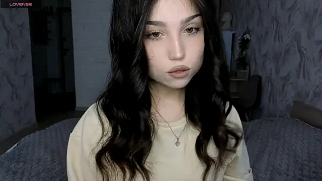 Snapshot of Qwami_Amie chatting on 05/15/26, 08:32 Qwami Amie online show from 05/15/26, 08:32