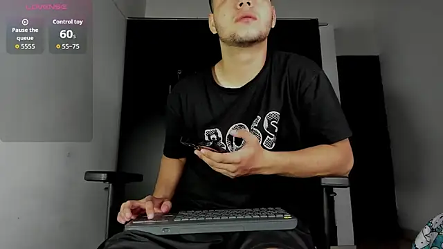 Snapshot of Liam_Mateo chatting on 12/22/25, 03:47 Liam Mateo online show from 12/22/25, 03:47