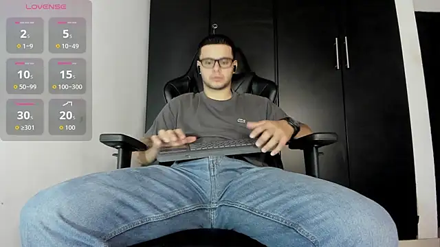 Snapshot of Liam_Mateo chatting on 01/14/26, 03:45 Liam Mateo online show from 01/14/26, 03:45