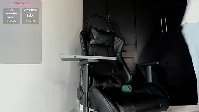 Snapshot of Liam_Mateo chatting on 01/14/26, 11:20 Liam Mateo online show from 01/14/26, 11:20