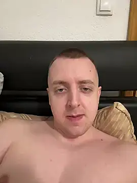 Snapshot of BezzBoii@xh chatting on 02/13/25, 05:44 BezzBoiixh online show from 02/13/25, 05:44