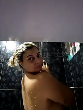 loiragostosa69 online show from 04/23/26, 08:22