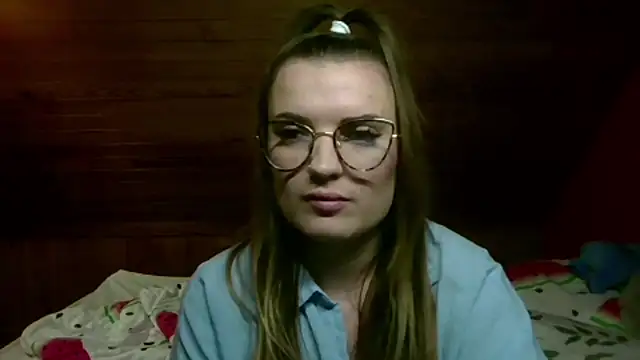 Snapshot of VanessaHard chatting on 12/17/25, 08:37 VanessaHard online show from 12/17/25, 08:37