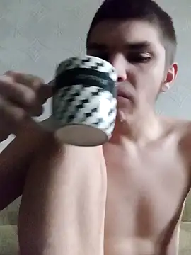 Snapshot of BradPierce chatting on 12/16/25, 07:35 BradPierce online show from 12/16/25, 07:35