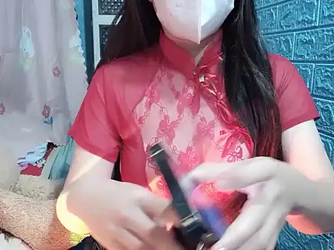 Snapshot of Yumi69 chatting on 12/15/25, 04:00 Yumi69 online show from 12/15/25, 04:00