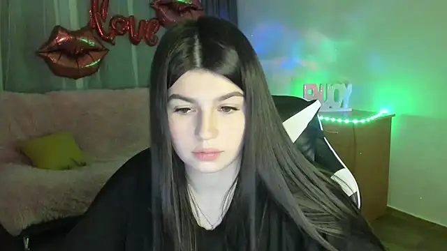 KisaModel online show from 04/18/26, 05:28