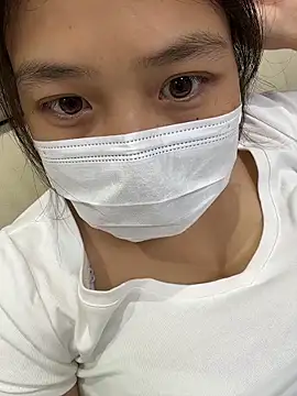 qwe522522 online show from 04/22/26, 03:02