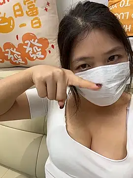 qwe522522 online show from 04/23/26, 03:14