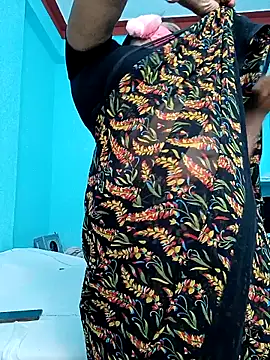 Snapshot of honey_papa chatting on 12/17/25, 05:46 honey papa online show from 12/17/25, 05:46