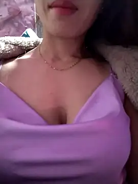 Snapshot of Comb-bii chatting on 12/13/25, 09:53 Comb-bii online show from 12/13/25, 09:53