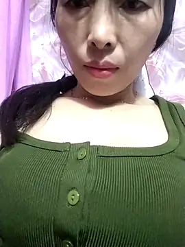 Snapshot of Comb-bii chatting on 12/16/25, 05:34 Comb-bii online show from 12/16/25, 05:34