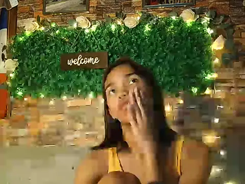 LaurenePh2 online show from 12/20/25, 10:00